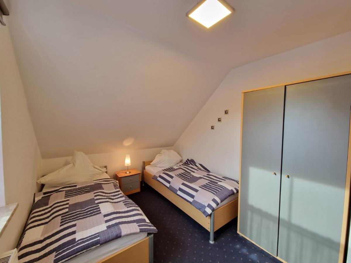 Ferienhaus Steuerbord Im Bootshaus Neßmersiel Exterior foto